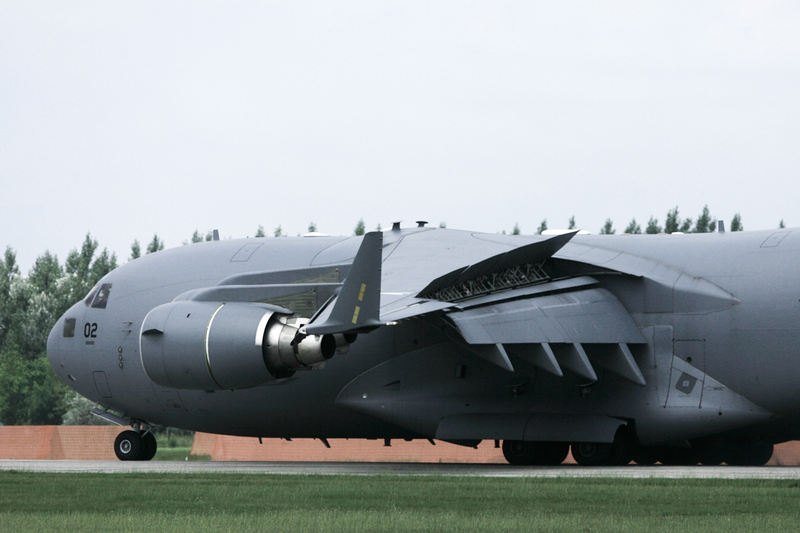 Illustration for article titled AsĂ es uno de los aviones militares mĂĄs grandes jamĂĄs construidos